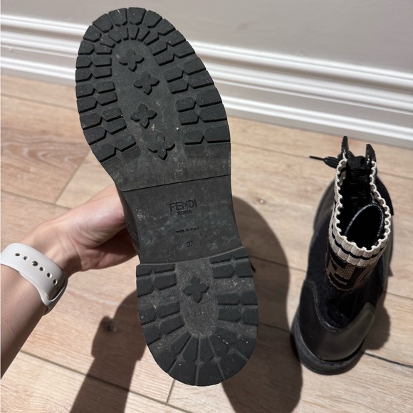 Fendi boots AUTHENTIC - Picture 2 of 7